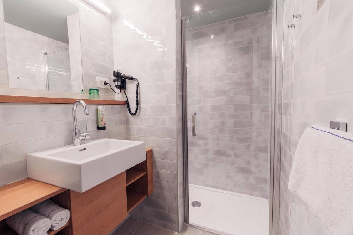 Shower, hair dryer, towels, soap