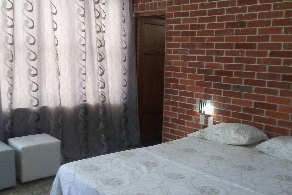 Minibaari, yksilöllisesti sisustettu, yksilöllisesti kalustettu