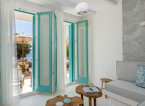 Beachfront Boutique Houses (Turquoise) | Khu phòng khách | TV LCD 