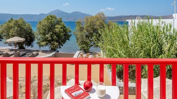 Beachfront Boutique Houses (Red) | Peti besi dalam bilik, seterika/papan seterika