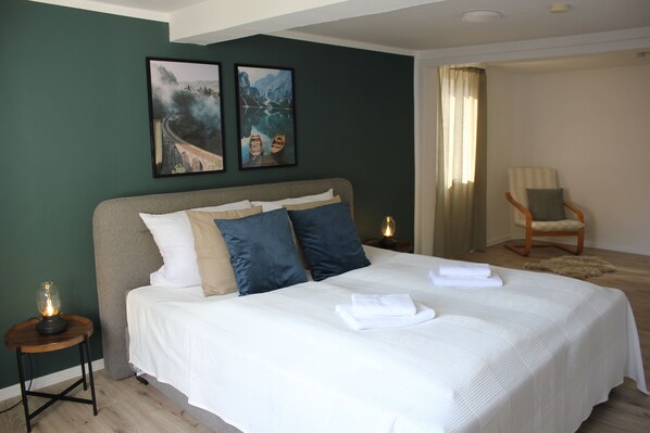 5 bedrooms, travel cot, free WiFi, bed sheets