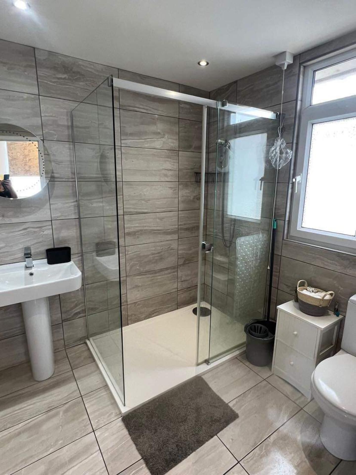 Chalet | Salle de bain | Douche, sèche-cheveux