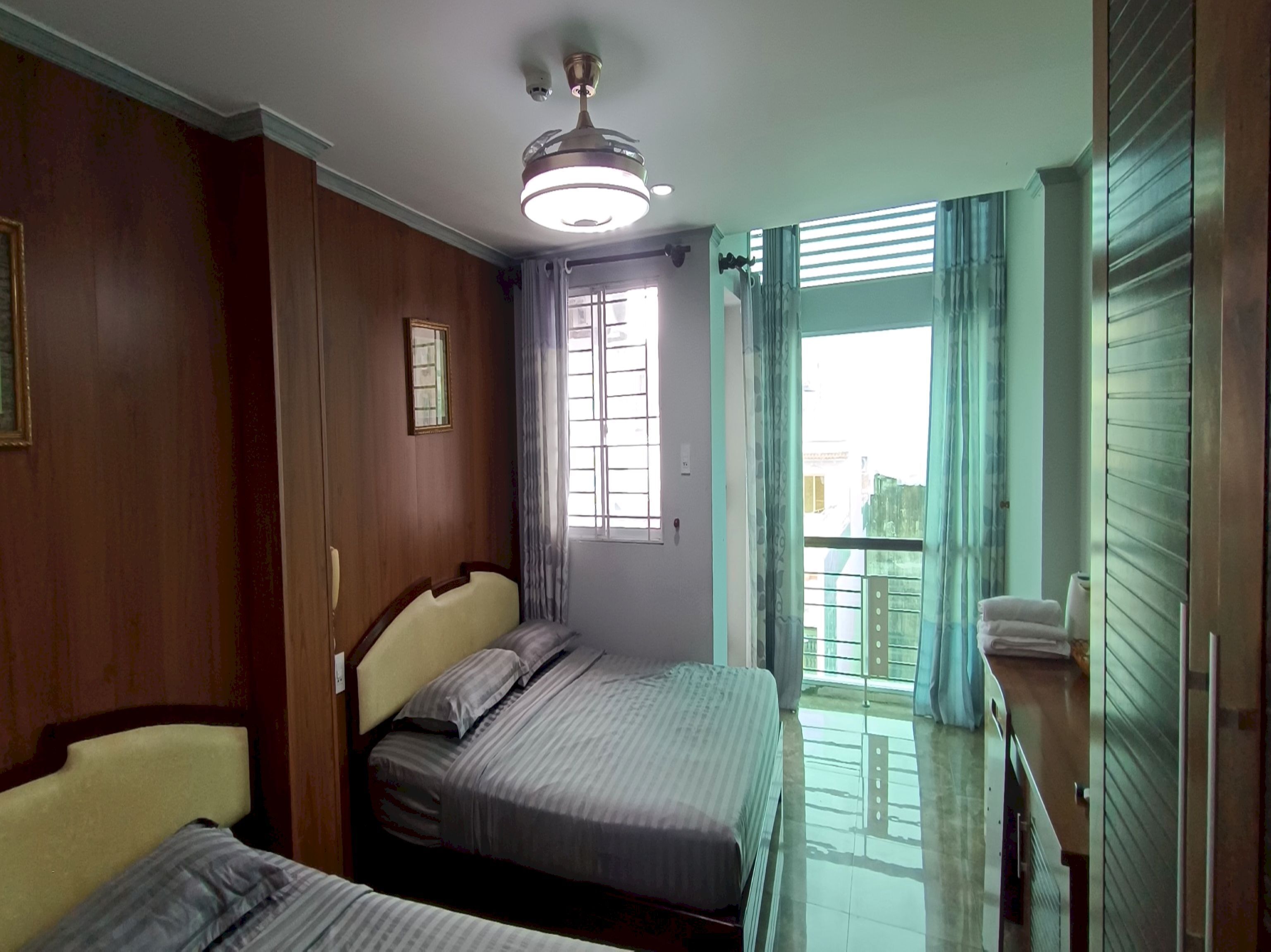 family room | laptop workspace, free wifi, bed sheets