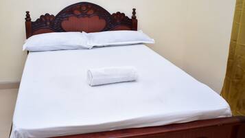 1 habitación, tabla de planchar con plancha, wifi y ropa de cama