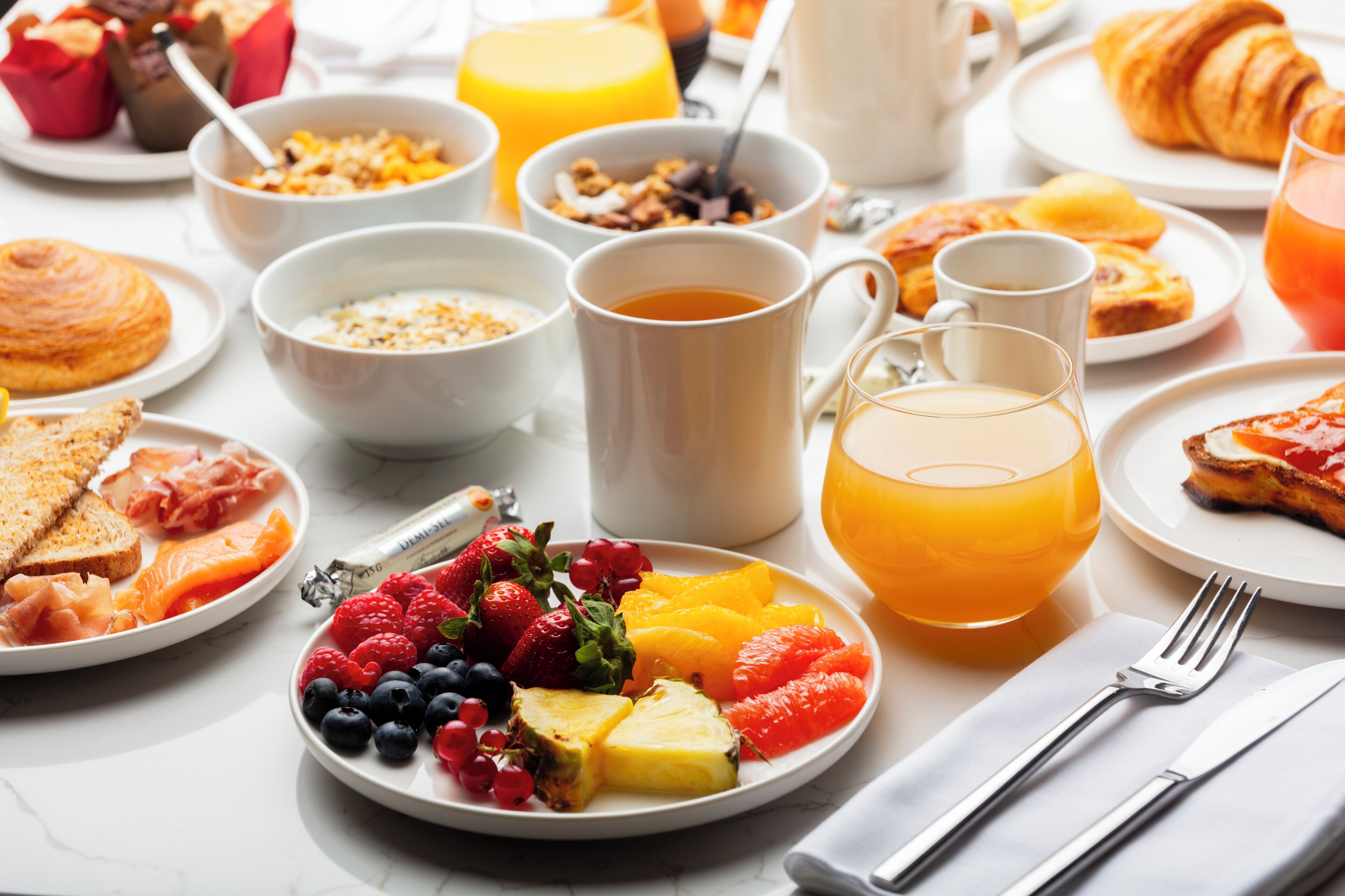 Petit déjeuner buffet (19 EUR par personne)