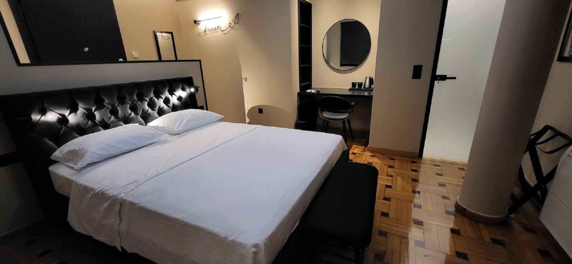 Luxury Apartment | 1 bedroom, laptop workspace, blackout drapes, iron/ironing board