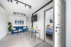 Living area - Family Garden Holiday House with Terrace and Free Parking (Dog Friendly) (Rīga)
