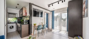 Family Garden Holiday House with Terrace and Free Parking (Dog Friendly)