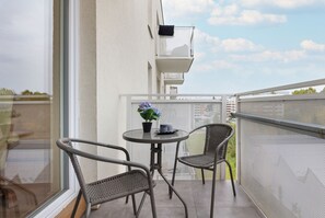 Balcony - Elegant Studio Łódź by Renters (Lodz)