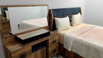 Departamento Deluxe | 1 habitación, escritorio y espacio para trabajar con laptop