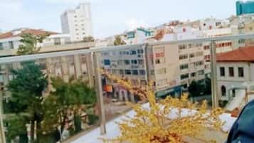 Dúplex exclusivo | Área de sala de estar | Televisión LED de 32 pulgadas con canales por cable