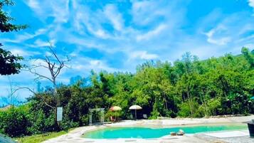 Kolam renang terbuka