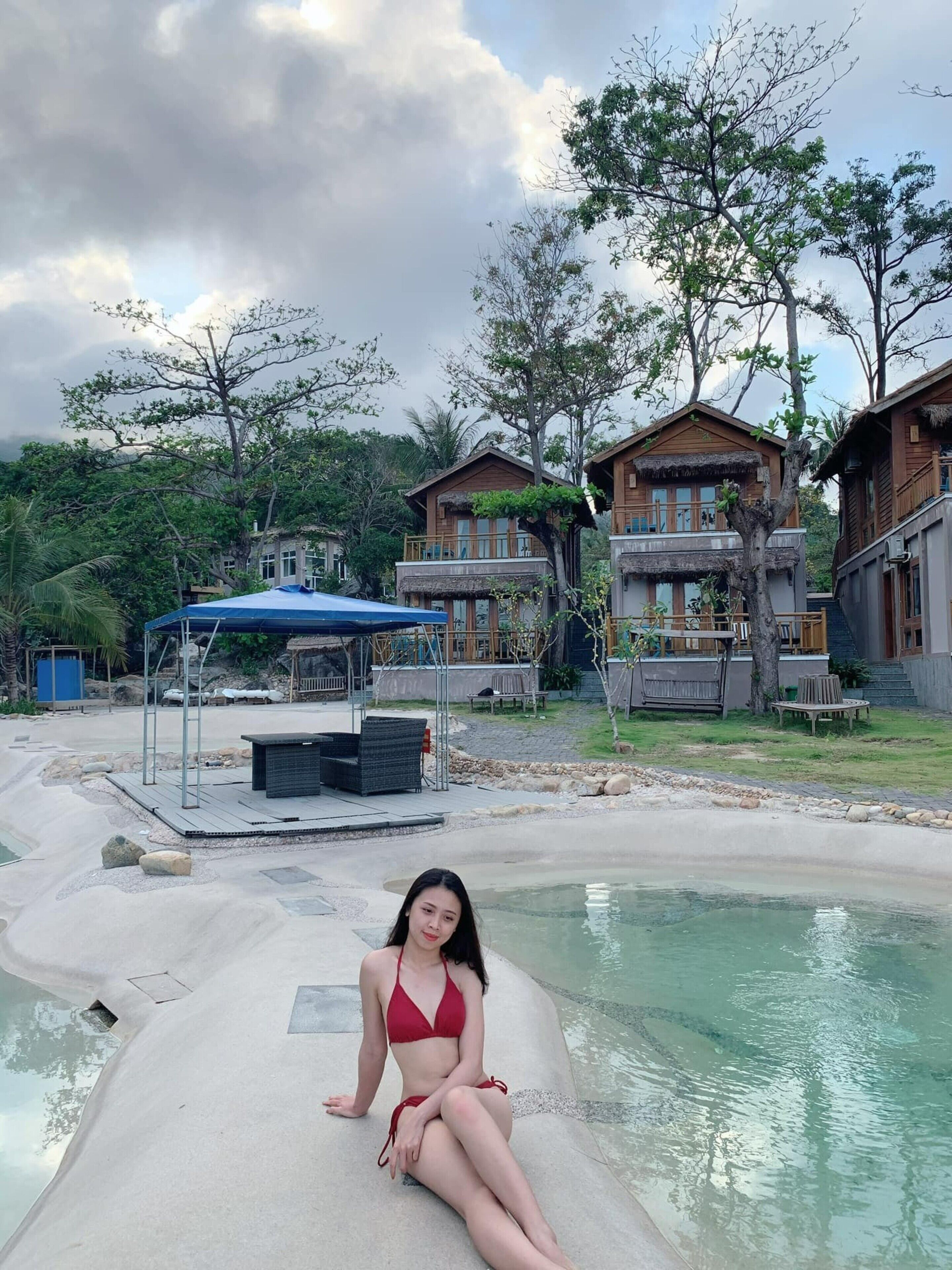 Trên bãi biển, cát trắng, quán bar trên bãi biển 