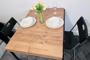 Dining - Luxury 2-bed Apartment Lindley Huddersfield (Huddersfield)