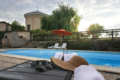 Seasonal outdoor pool. Agriturismo Tenuta Del Barone