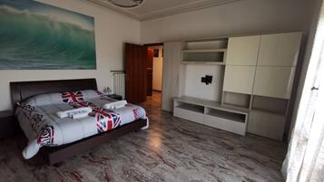 4 camere, una scrivania, ferro/asse da stiro, Wi-Fi gratuito