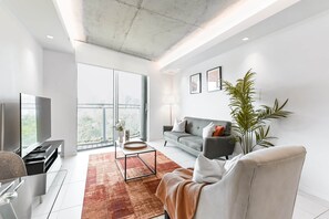 TV - The Curve - One bed Apt (London)