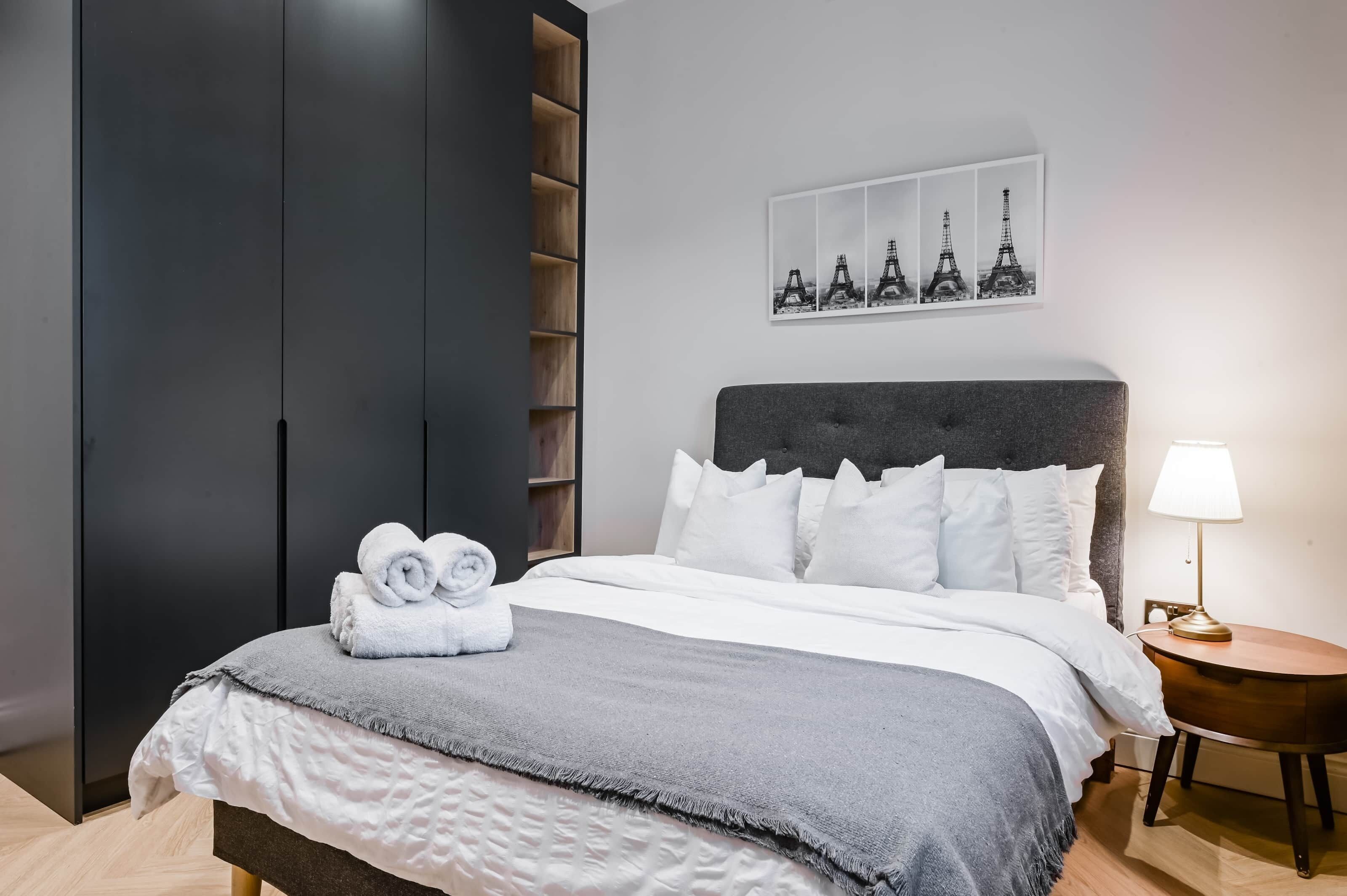 2 bedrooms, iron/ironing board, WiFi, bed sheets