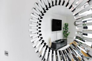 Interior - The Cos - One bed - Canary Wharf (London)