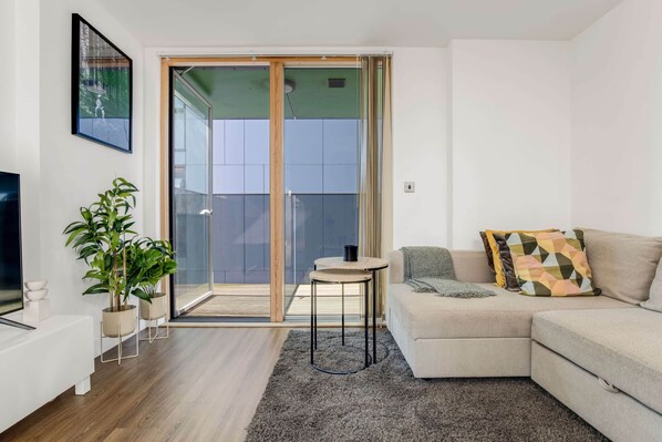 TV - The Luxx - One bed - Lewisham (London)