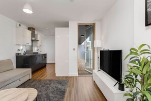 TV - The Luxx - One bed - Lewisham (London)