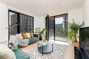 TV - The Grand -  Apartment 1 (London)