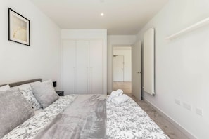 1 habitación, tabla de planchar con plancha, wifi y ropa de cama 