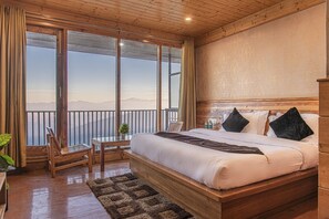 7 bedrooms, iron/ironing board, WiFi, bed sheets