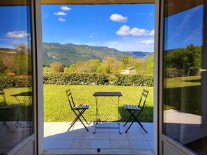 تناول الطعام بالخارج