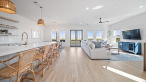 Smart TV, video games, books - Brand New Custom Beach House (Galveston)