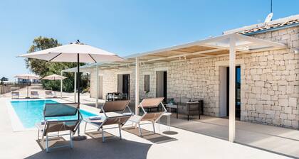 Villa Verdese per Coppie e Famiglie Vicino al Mare Piscina Privata, Veranda,wifi