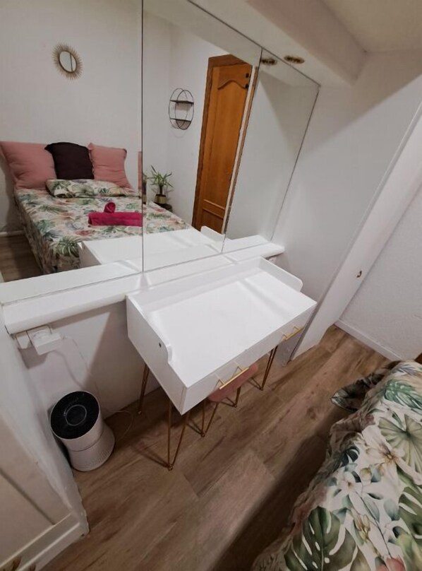2 dormitorios, tabla de planchar con plancha, wifi