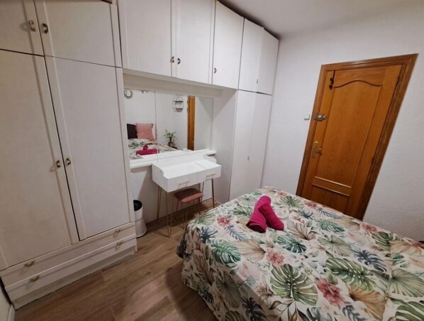 2 dormitorios, tabla de planchar con plancha, wifi