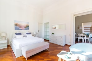 2 chambres, fer et planche à repasser, accès au Wi-Fi (inclus)