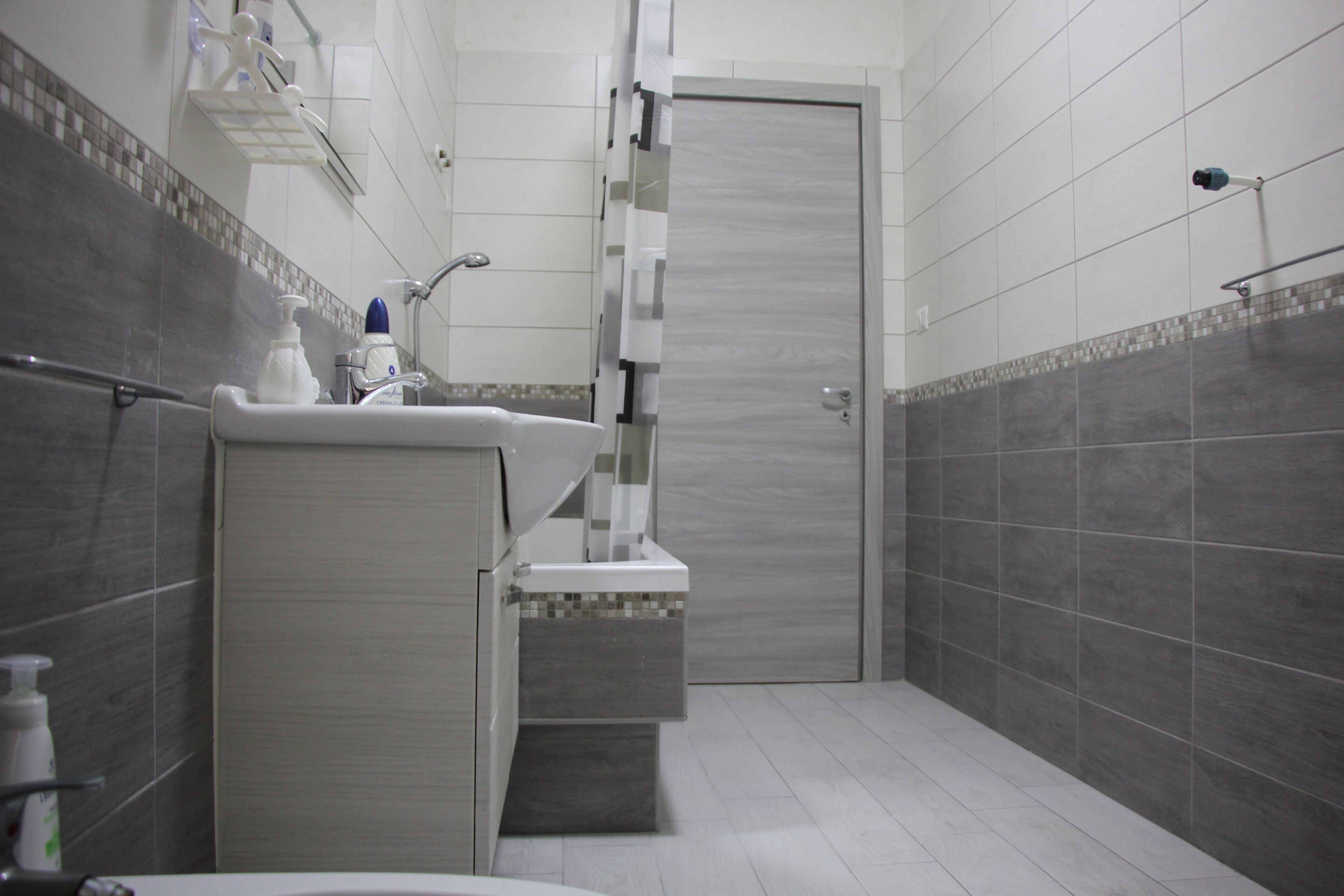 Dusche, Haartrockner, Bidet, Handtücher