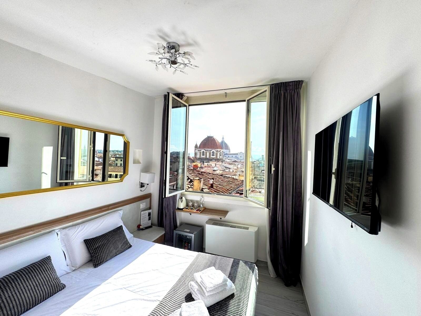 Exclusive Double or Twin Room | Egyptian cotton sheets, premium bedding, down comforters, minibar