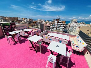 One bed in a Mix Shared Dormitory for maximum 6 people | Terraza o patio