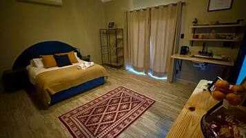 1 bedroom, desk, free WiFi, bed sheets