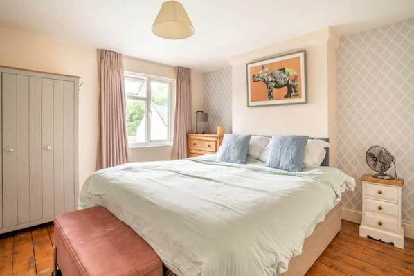 3 Schlafzimmer, Bügeleisen/Bügelbrett, WLAN, Bettwäsche