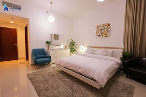 2 bedrooms, iron/ironing board, WiFi, bed sheets - Lovely 2 BR - 3 Min Drive to Mall of the Emirates (Dubai)