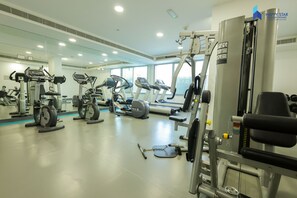 Fitness facility - Lovely 2 BR - 3 Min Drive to Mall of the Emirates (Dubai)