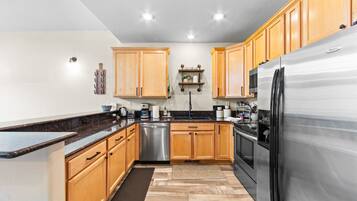 Refrigerador, microondas, horno, placa de cocina
