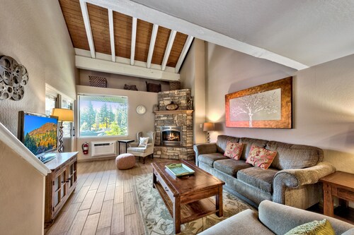 Lakeland Village #310 Modern 1 bedroom+loft