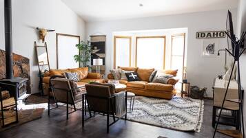 Smart TV, fireplace, video games, DVD player