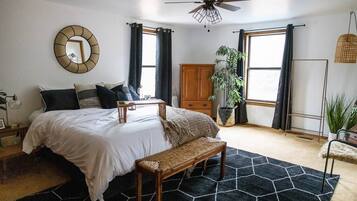 3 bedrooms, desk, iron/ironing board, travel cot