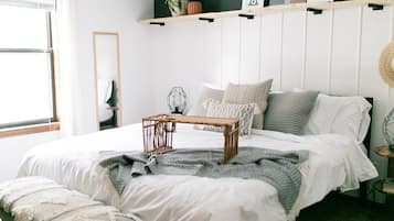 3 bedrooms, desk, iron/ironing board, travel crib