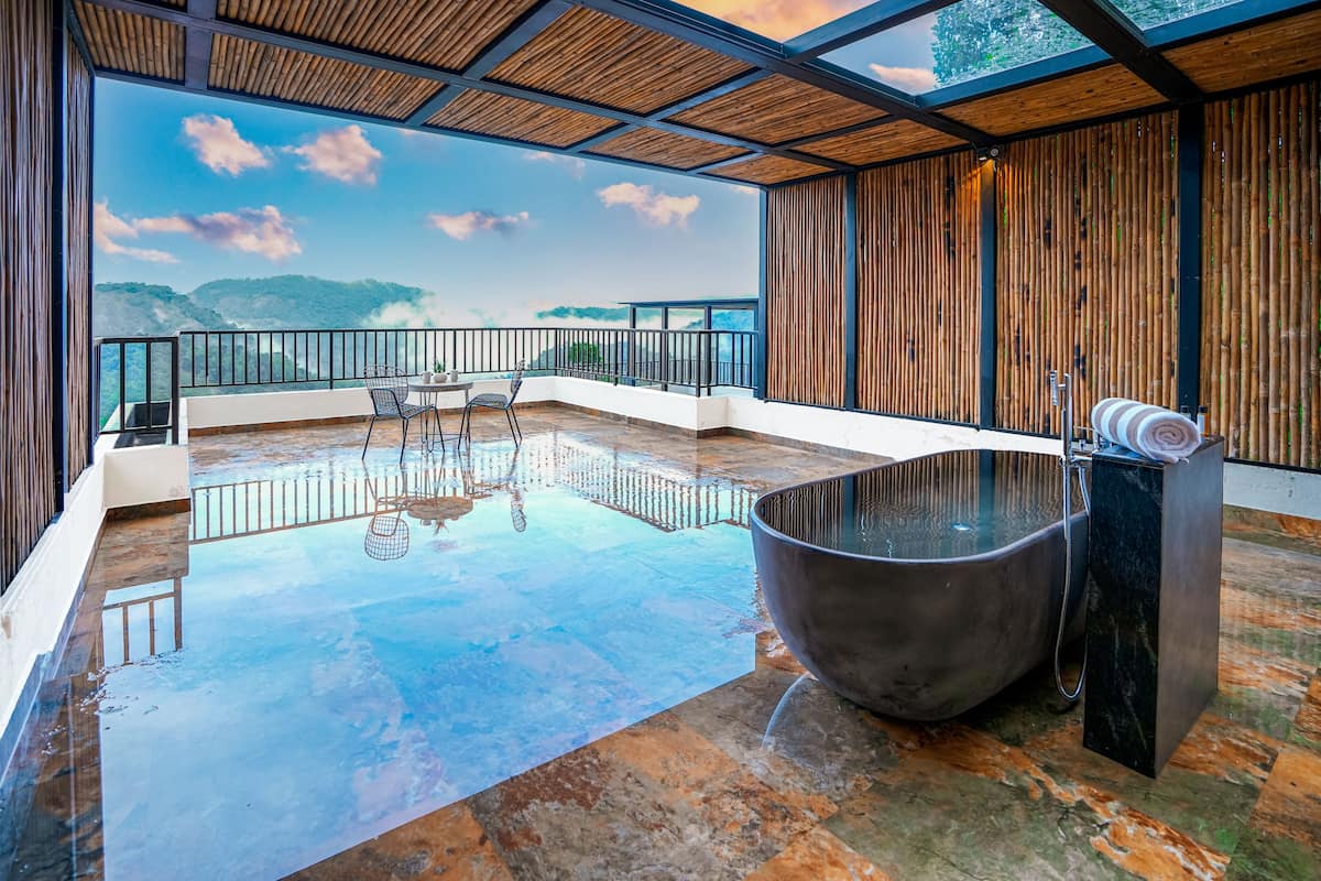 Premium Cottage | Bathroom | Separate tub and shower, hair dryer, bathrobes, towels