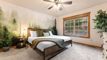 2 quartos, escrivaninha, ferros/tábuas de passar roupa, berço de viagem