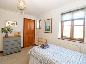 2 Schlafzimmer, individuell dekoriert, individuell eingerichtet