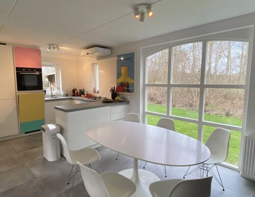 Prachtig Designhuis, Rustige Ligging, Zwembad, Speeltuin, Fietsen in de Duinen